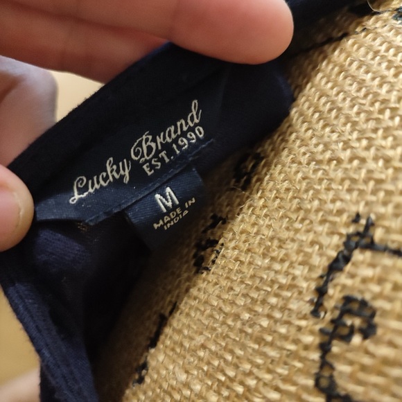 Gorgeous Luck Design Top with beautiful embroidered Design- sz M - Picture 3 of 3